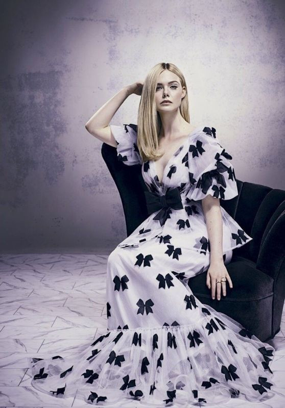 'Tiên hắc ám' Angelina Jolie đọ sắc nàng thơ 9x Elle Fanning ảnh 8