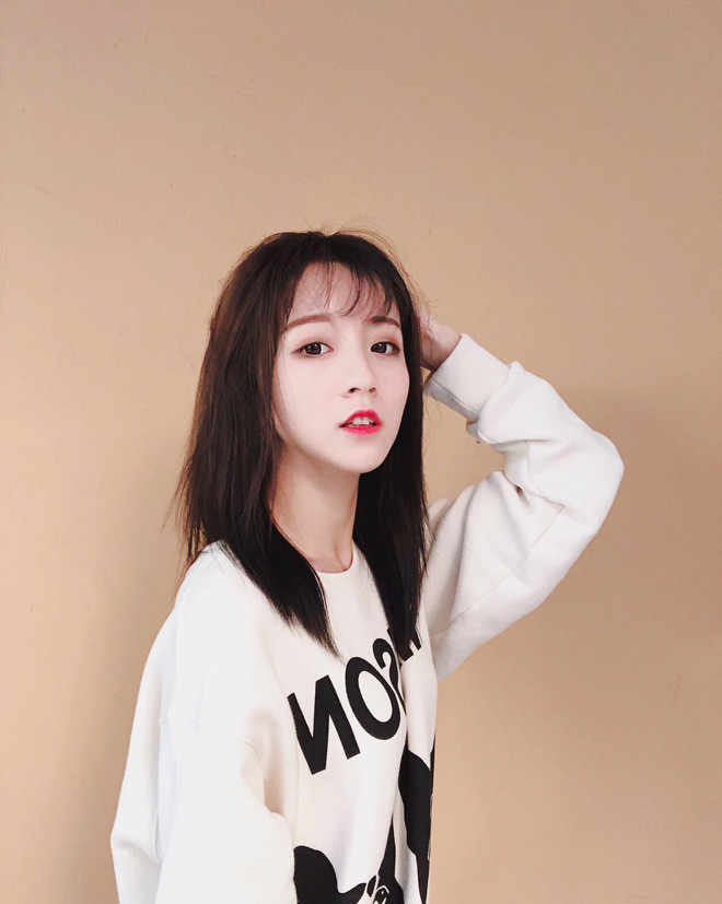 Cô gái trông như người khác khi lộ ảnh chưa trang điểm ảnh 3