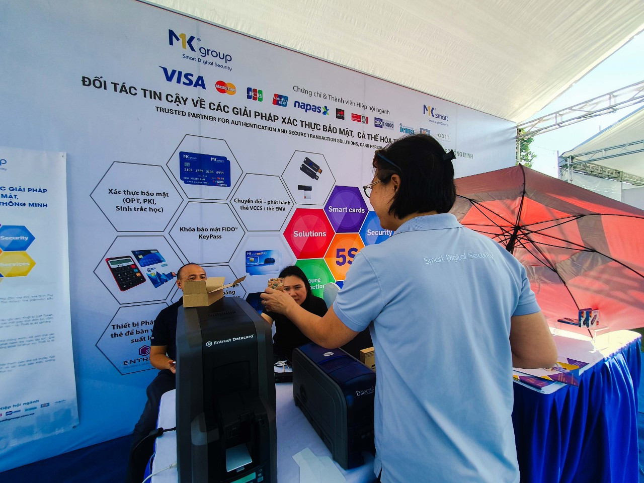 Trải nghiệm công nghệ cá nhân hoá thẻ tại Sóng Fesival ảnh 2