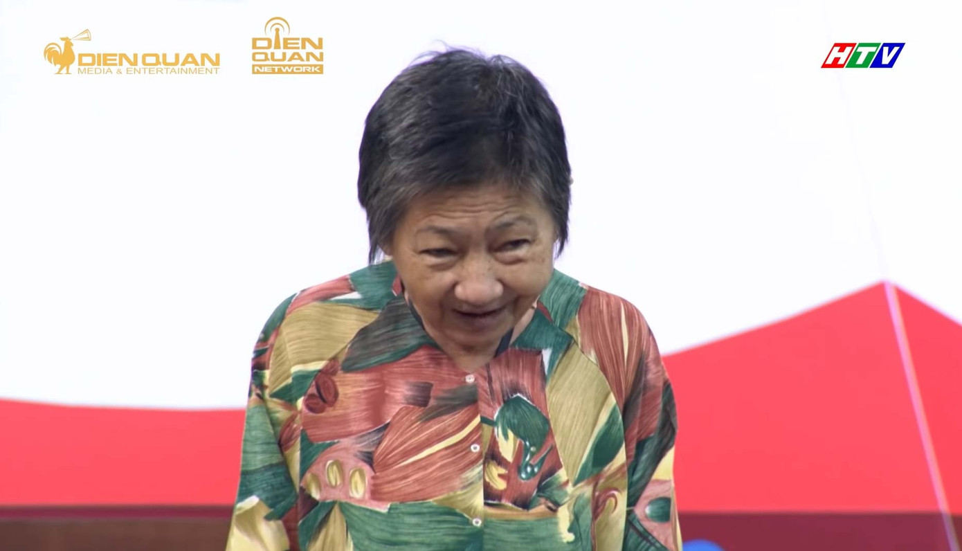 Cụ bà bán xôi đêm không ngủ để nuôi chồng liệt giường và con thần kinh khiến Trường Giang xót xa ảnh 3