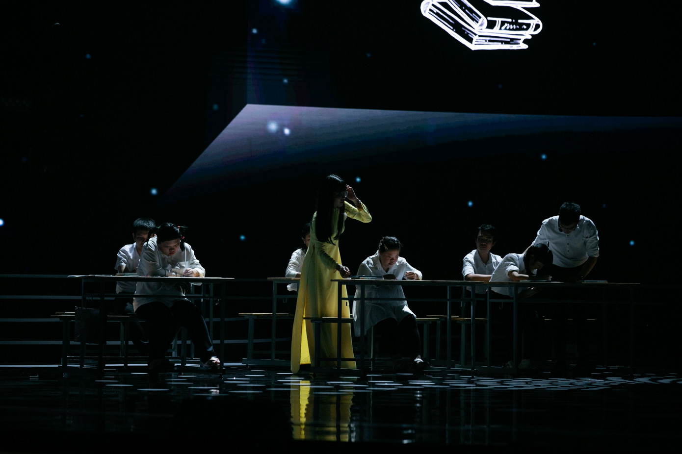 Tiết mục xúc động nhất đêm Chung kết Hoa hậu Việt Nam 2020 ảnh 1