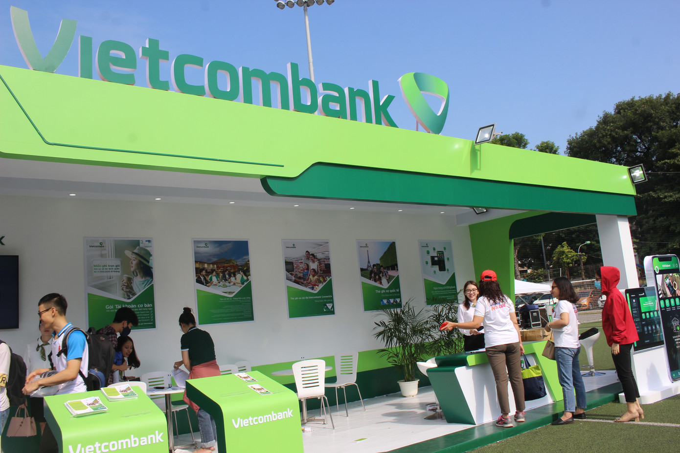 Gian hàng đẹp mãn nhãn của nhà tài trợ kim cương Ngày Thẻ Việt Nam ảnh 3