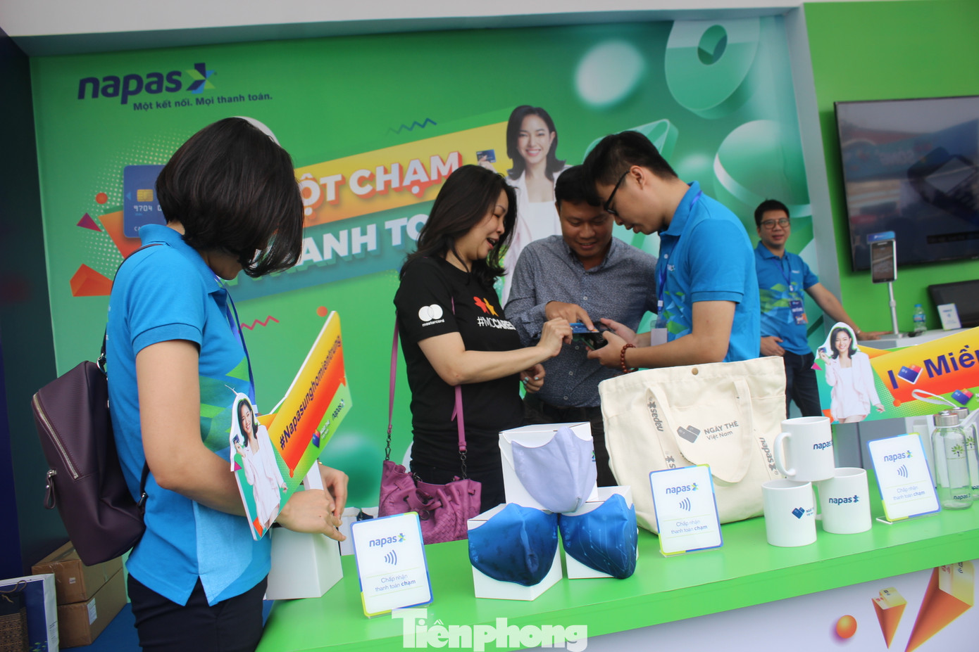 Nhiều công nghệ mới khiến giới trẻ xếp hàng chờ dùng thử tại Sóng Festival ảnh 4