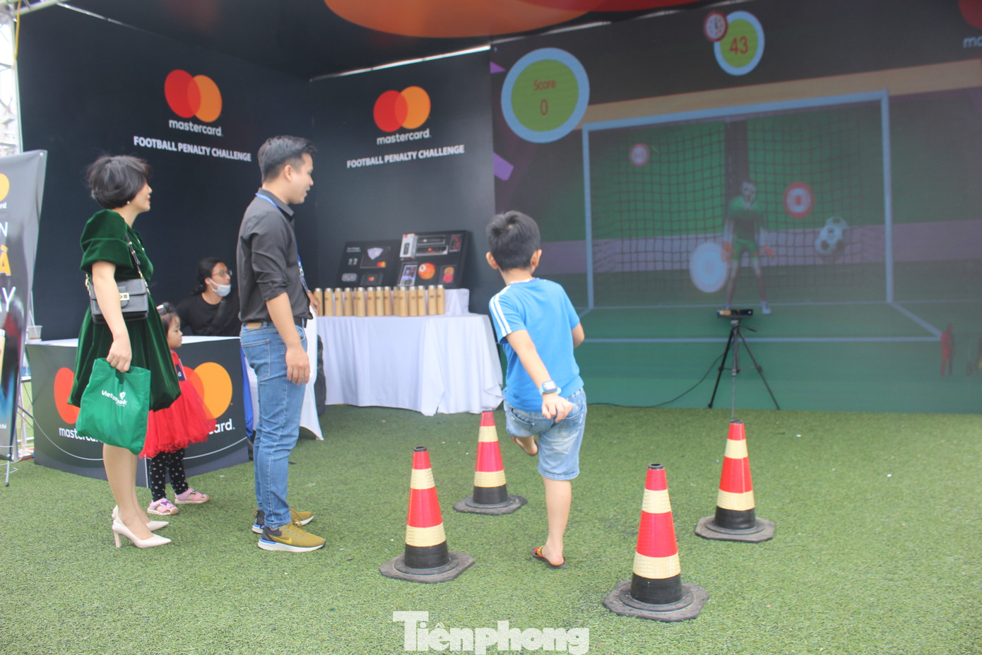 Nhiều công nghệ mới khiến giới trẻ xếp hàng chờ dùng thử tại Sóng Festival ảnh 16