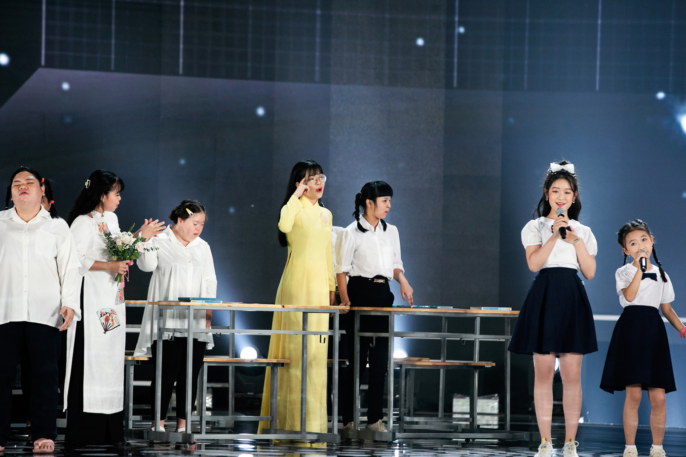 Tiết mục xúc động nhất đêm Chung kết Hoa hậu Việt Nam 2020 ảnh 9