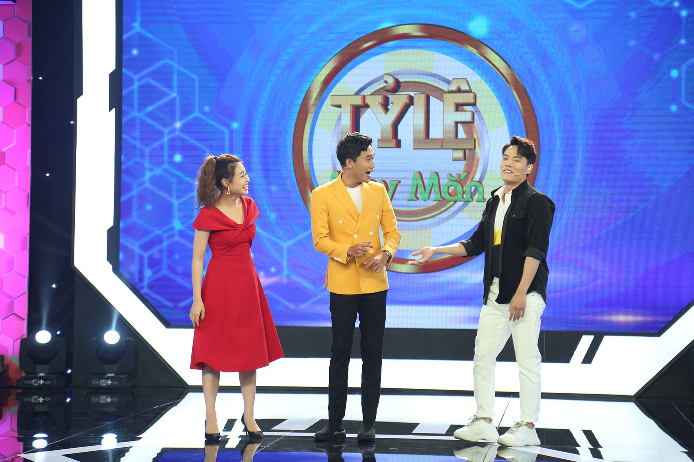 Xuân Nghị tự nhận mình có vòng tay ấm áp nhất Việt Nam ảnh 1