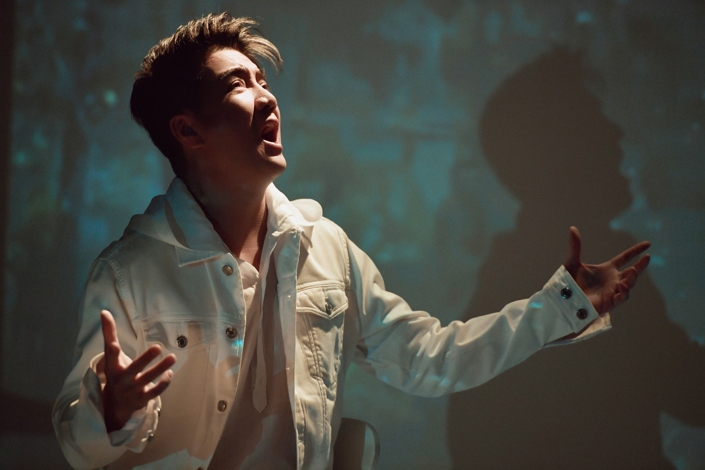 Đàm Vĩnh Hưng cúi đầu bật khóc hát ‘Chị ơi’, động viên đồng bào miền Trung ảnh 4