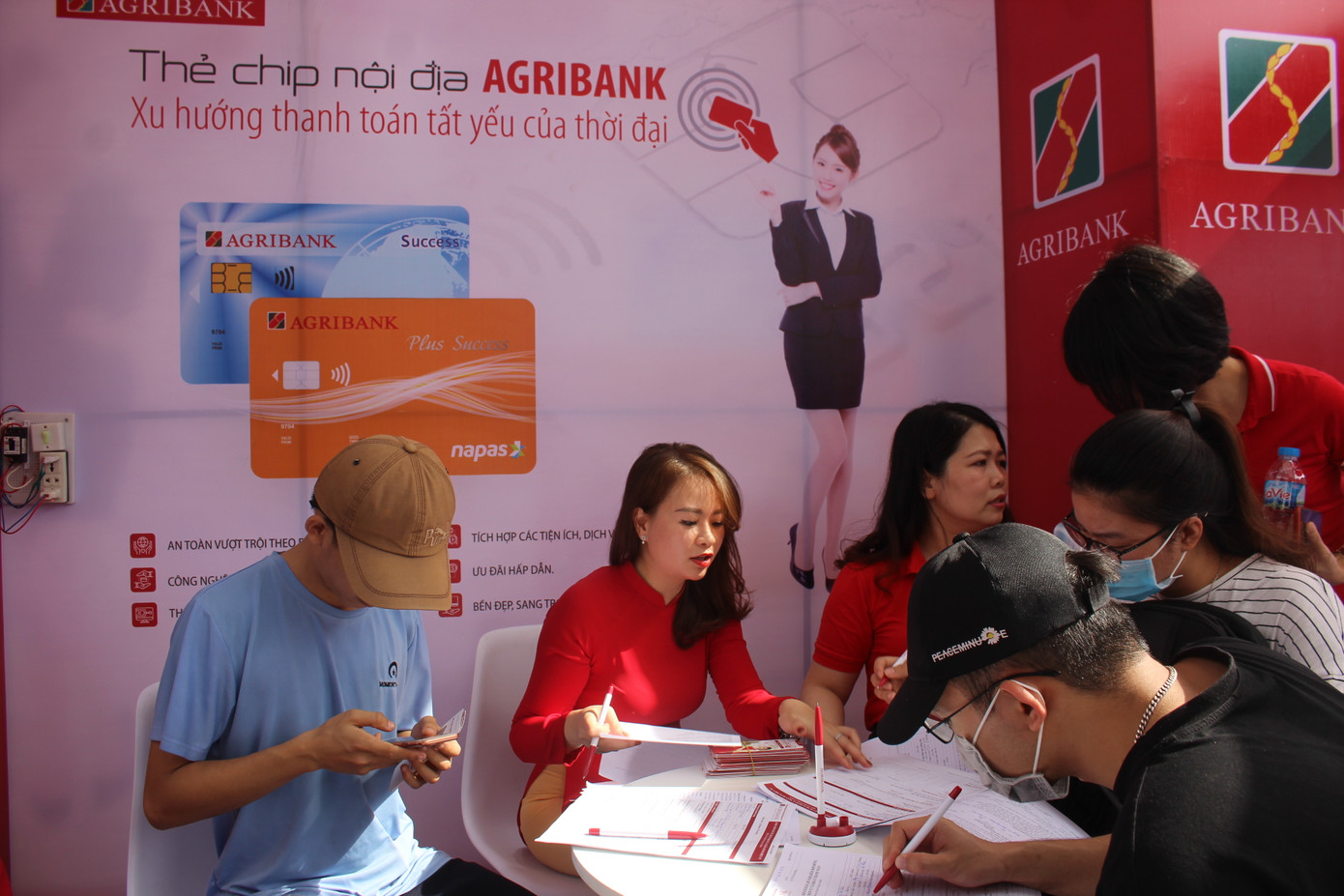 Nhiều công nghệ mới khiến giới trẻ xếp hàng chờ dùng thử tại Sóng Festival ảnh 19