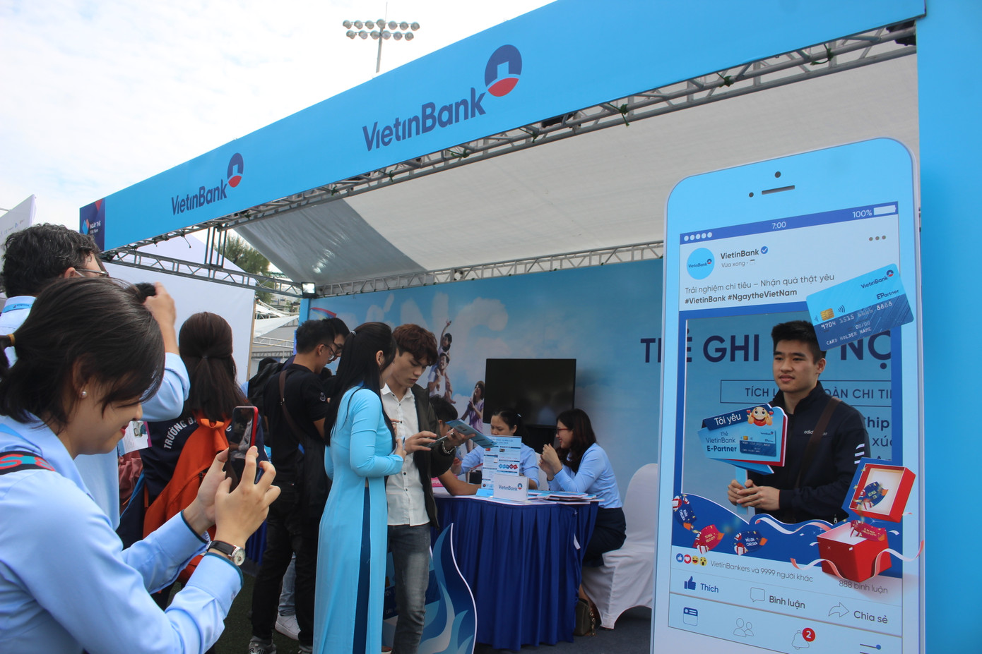 Nhiều công nghệ mới khiến giới trẻ xếp hàng chờ dùng thử tại Sóng Festival ảnh 20