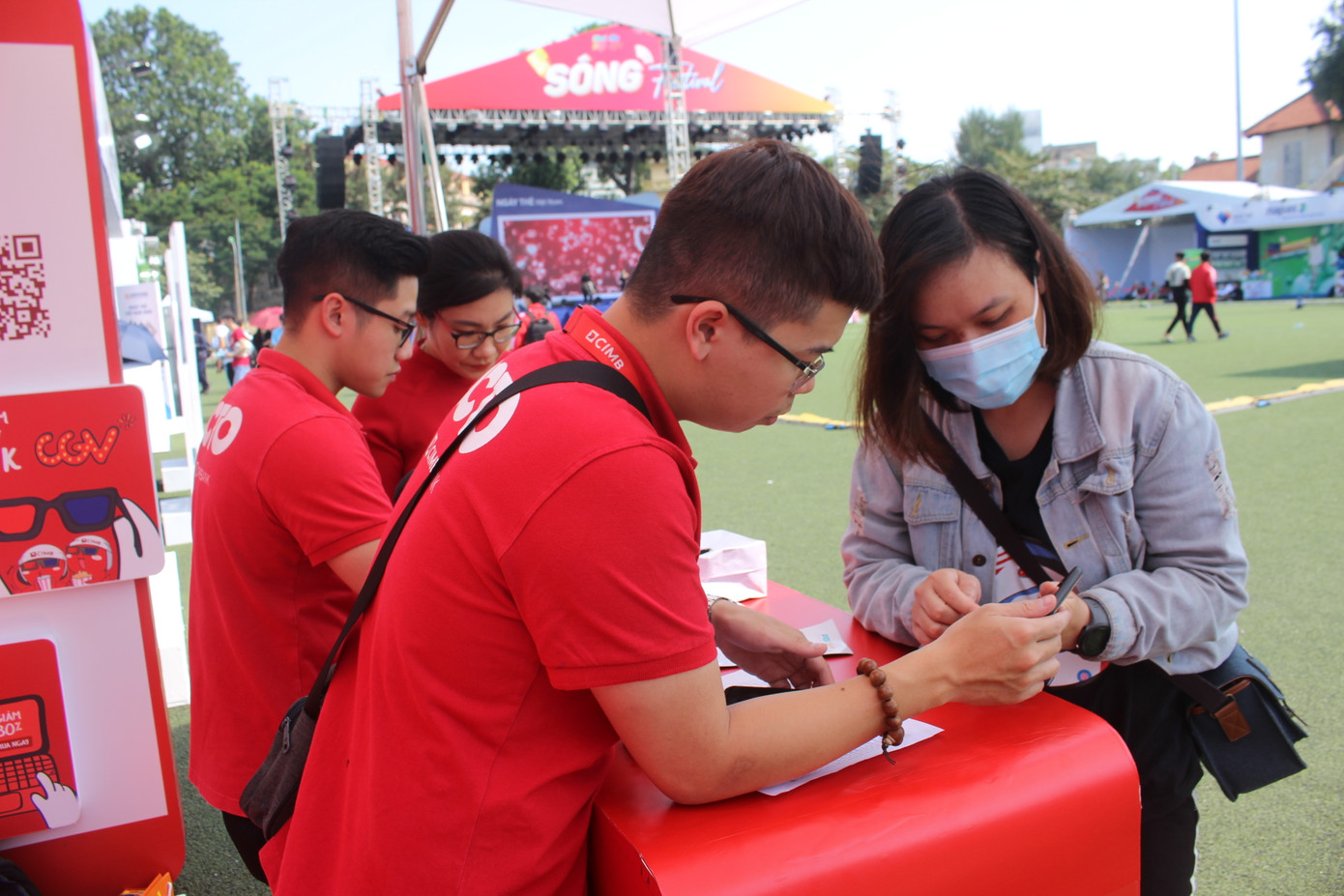 Mở thẻ, đi bộ và nhận tiền chỉ có tại Sóng Festival ảnh 5
