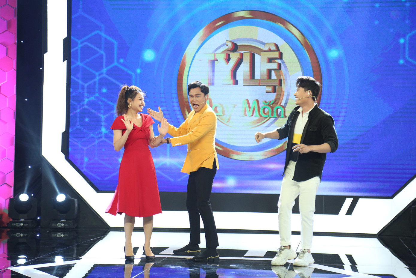 Xuân Nghị tự nhận mình có vòng tay ấm áp nhất Việt Nam ảnh 2