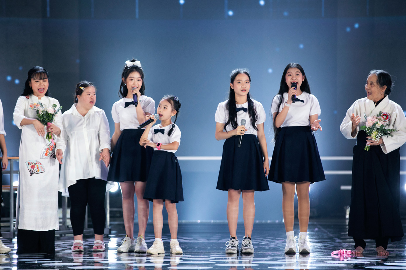 Tiết mục xúc động nhất đêm Chung kết Hoa hậu Việt Nam 2020 ảnh 11