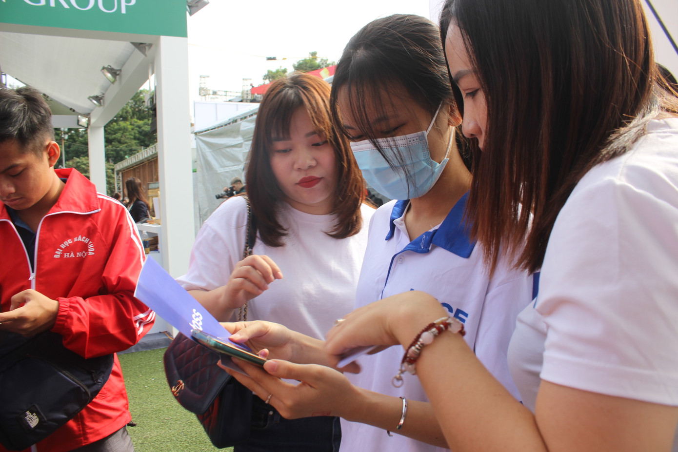 Mở thẻ, đi bộ và nhận tiền chỉ có tại Sóng Festival ảnh 2
