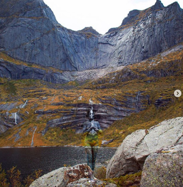 Người xem sửng sốt với hình ảnh mẫu nữ khỏa thân giữa mùa thu ảnh 9