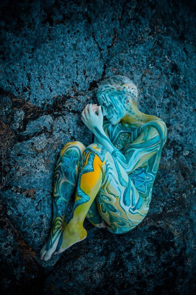 Người xem sửng sốt với hình ảnh mẫu nữ khỏa thân giữa mùa thu ảnh 7