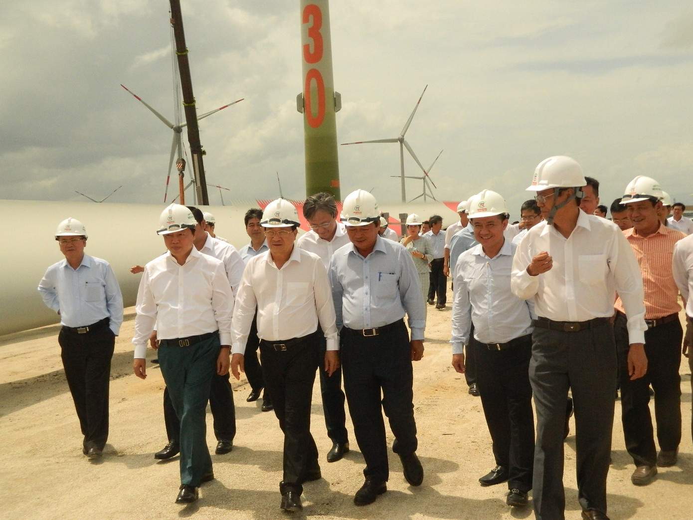 Phó Thủ tướng Trịnh Đình Dũng: ‘Sao cái gì cũng đẩy qua Quốc hội?' ảnh 1