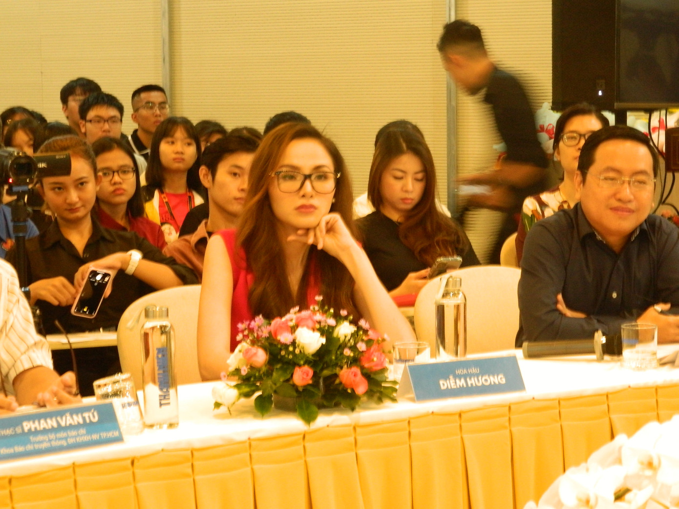 Hoa hậu Diễm Hương: 'Bác sỹ lo Hương sẽ tự tử…' ảnh 1