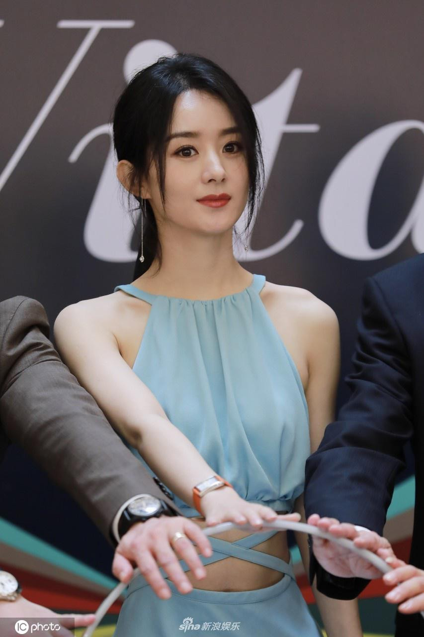 ‘Mẹ bỉm sữa’ Triệu Lệ Dĩnh trẻ đẹp như gái đôi mươi, vòng eo bé xíu gây sốt ảnh 6