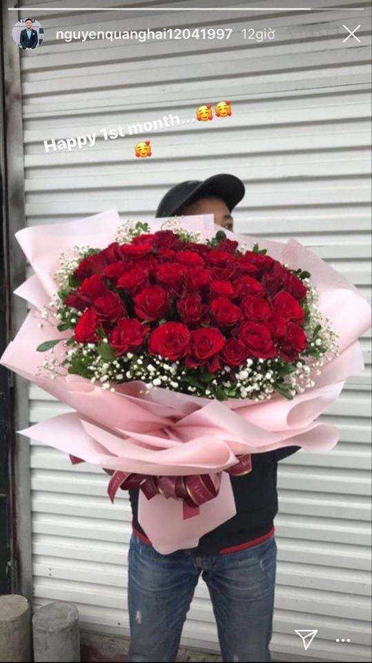 Quang Hải tặng bó hoa siêu to kỷ niệm 1 tháng yêu, Huỳnh Anh phản ứng ra sao? ảnh 1