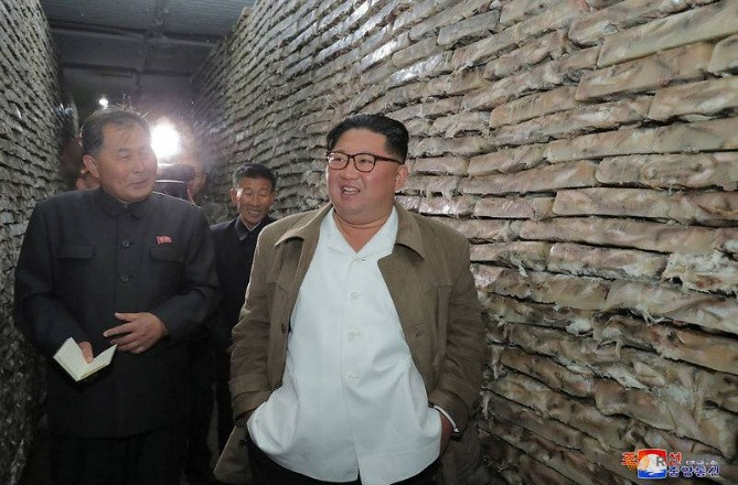 Triều Tiên tung loạt ảnh ông Kim thăm nhà máy cá ảnh 2