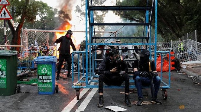 Tình hình căng như dây đàn, Hong Kong đóng cửa tất cả trường học ảnh 2