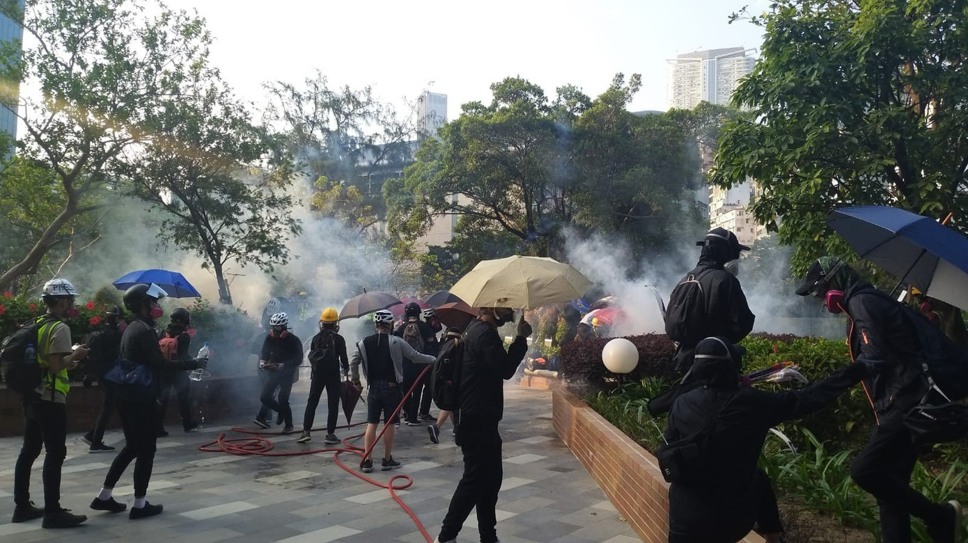 Cảnh sát Hong Kong nghi trường đại học trở thành ‘xưởng vũ khí’ ảnh 1