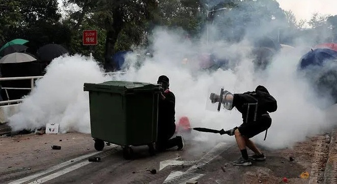 Tình hình căng như dây đàn, Hong Kong đóng cửa tất cả trường học ảnh 1