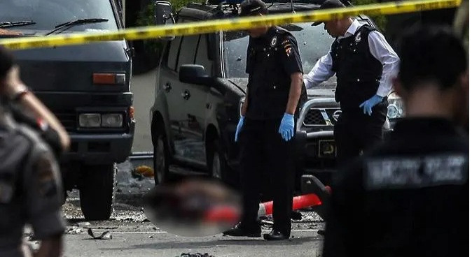 Trụ sở cảnh sát Indonesia bị đánh bom tự sát, 7 người thương vong ảnh 1