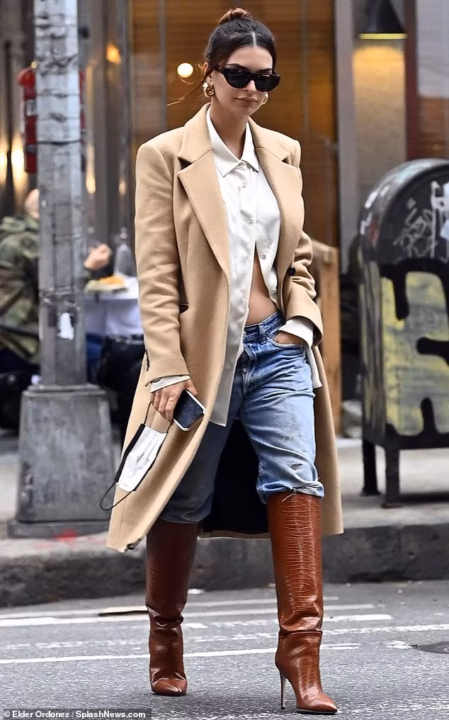 Emily Ratajkowski tung ảnh khỏa thân 100%, xứng đáng bà bầu sexy nhất ảnh 6