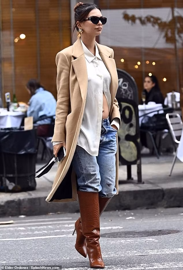 Emily Ratajkowski tung ảnh khỏa thân 100%, xứng đáng bà bầu sexy nhất ảnh 4