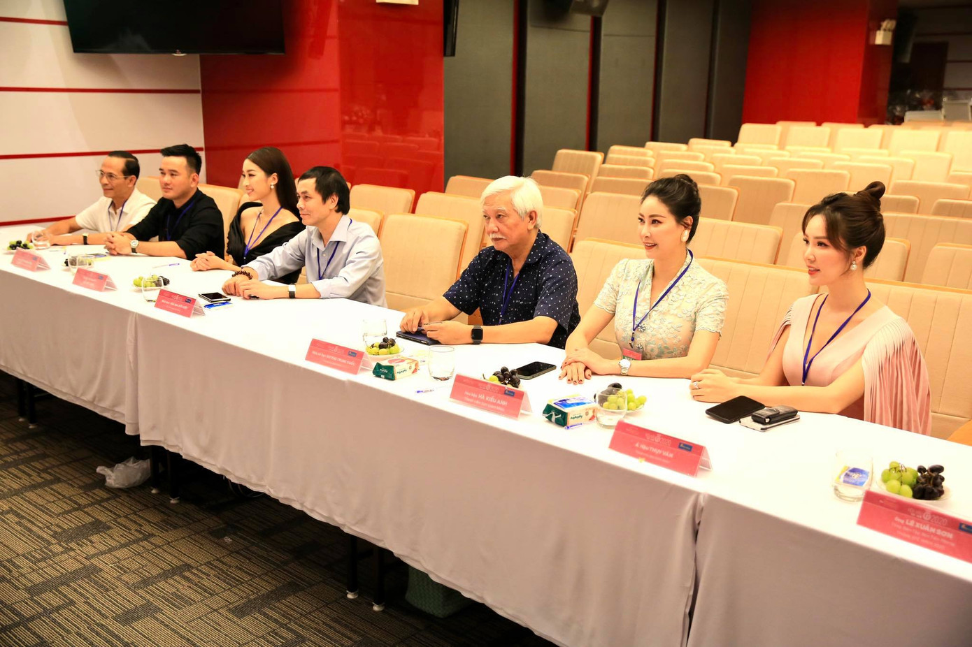 Ban giám khảo Hoa hậu Việt Nam 2020 chia sẻ cảm tưởng trước khi bước vào Sơ khảo ảnh 4