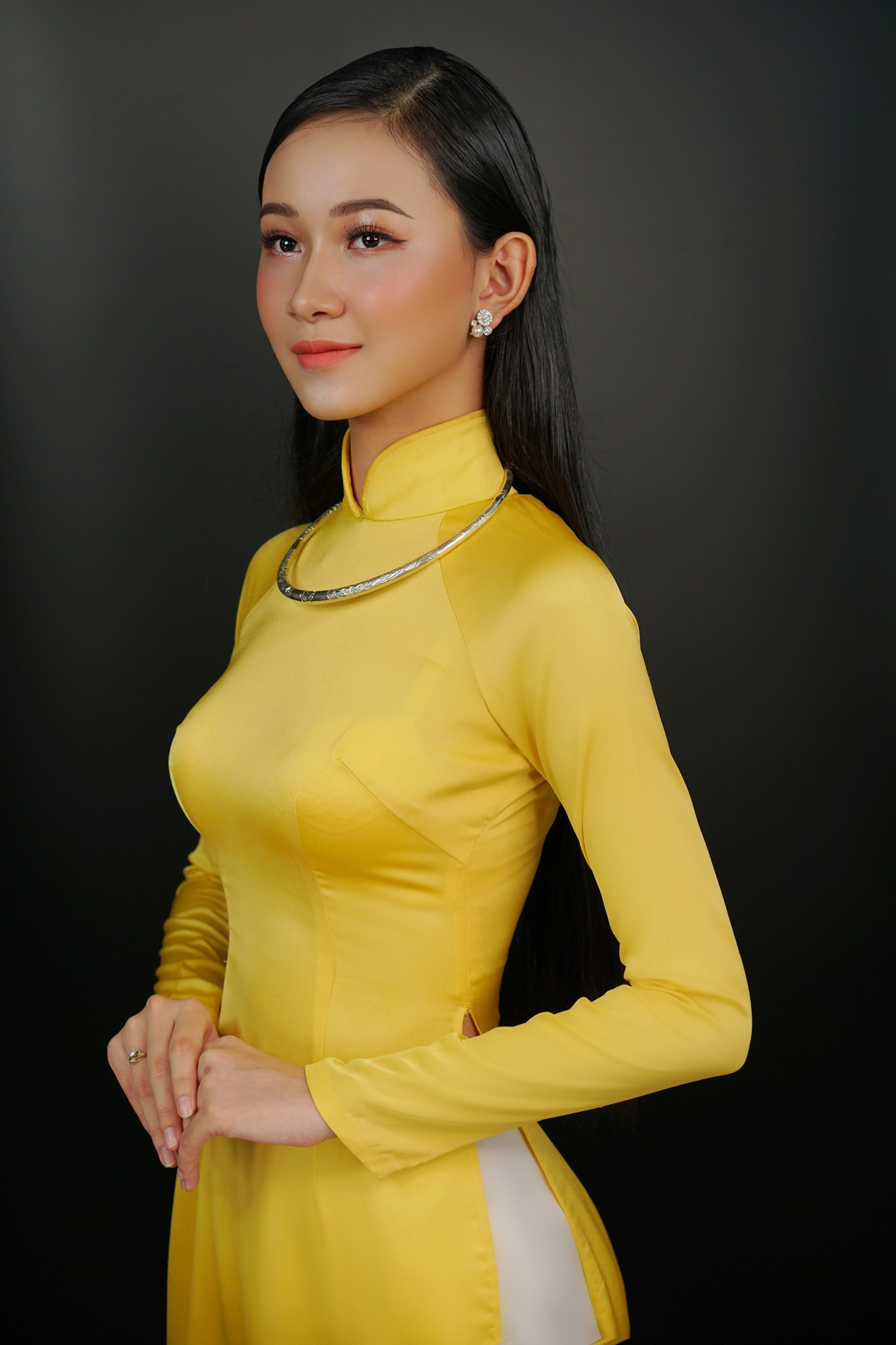 Nhan sắc trong veo của hai ‘nàng thơ xứ Huế’ lọt Bán kết Hoa hậu Việt Nam 2020 ảnh 1