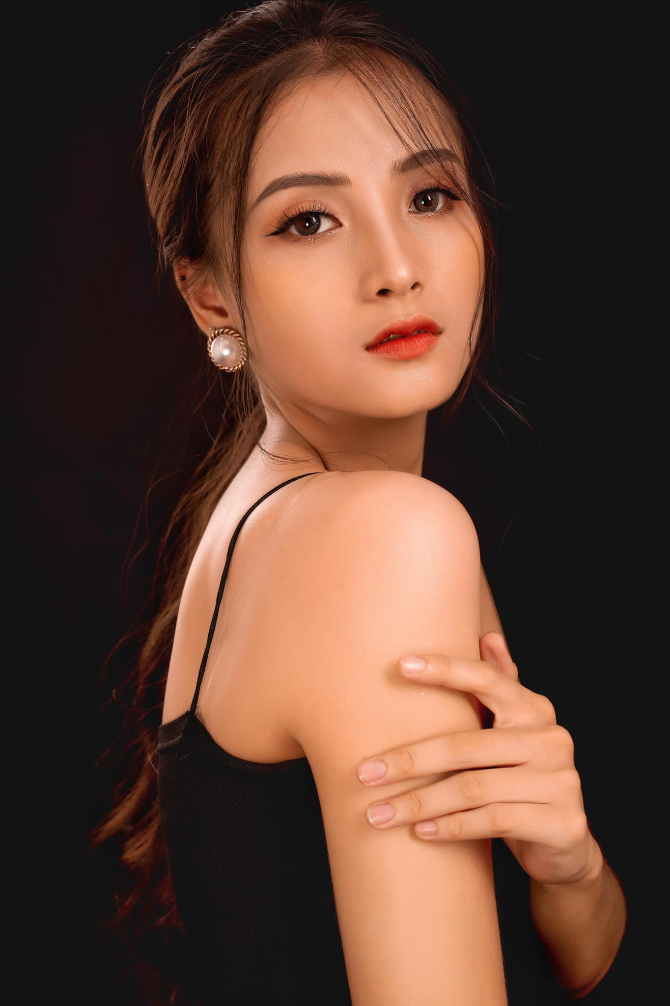 Hai nữ sinh Đại học Kinh tế Quốc dân vào Bán kết HHVN 2020 ảnh 8