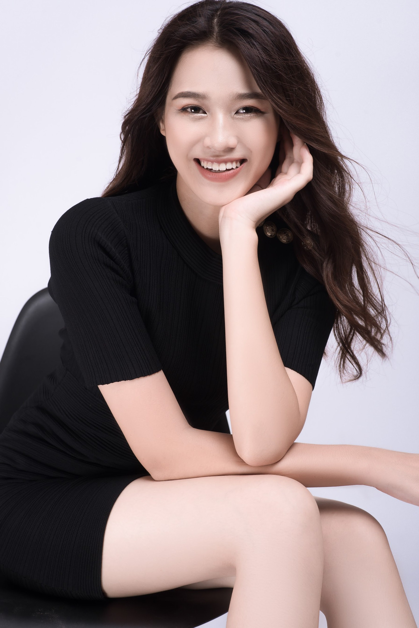 Hai nữ sinh Đại học Kinh tế Quốc dân vào Bán kết HHVN 2020 ảnh 4