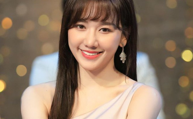 Vướng nghi vấn mang bầu, bạn gái Quang Hải tung ảnh bikini nóng bỏng ảnh 2