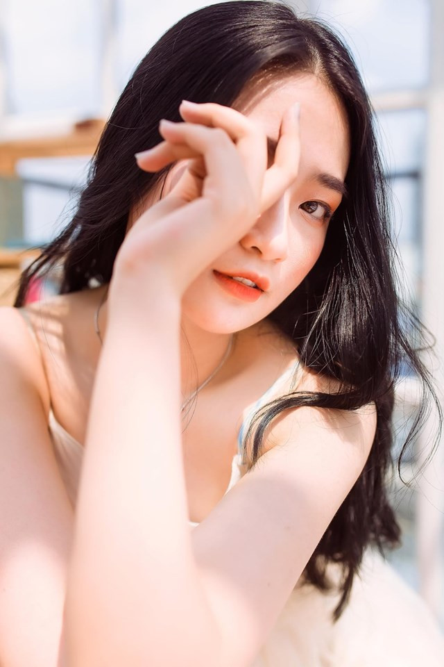 Nữ sinh Báo chí thần tượng Hoa hậu Nguyễn Thị Huyền, quyết tâm ghi danh tại HHVN 2020 ảnh 3