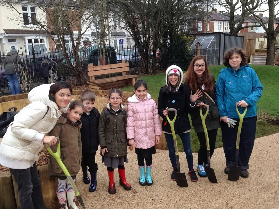 Thí sinh hoa hậu tốt nghiệp xuất sắc thạc sĩ ở Anh và nhiều thành tích cực đáng nể ảnh 1