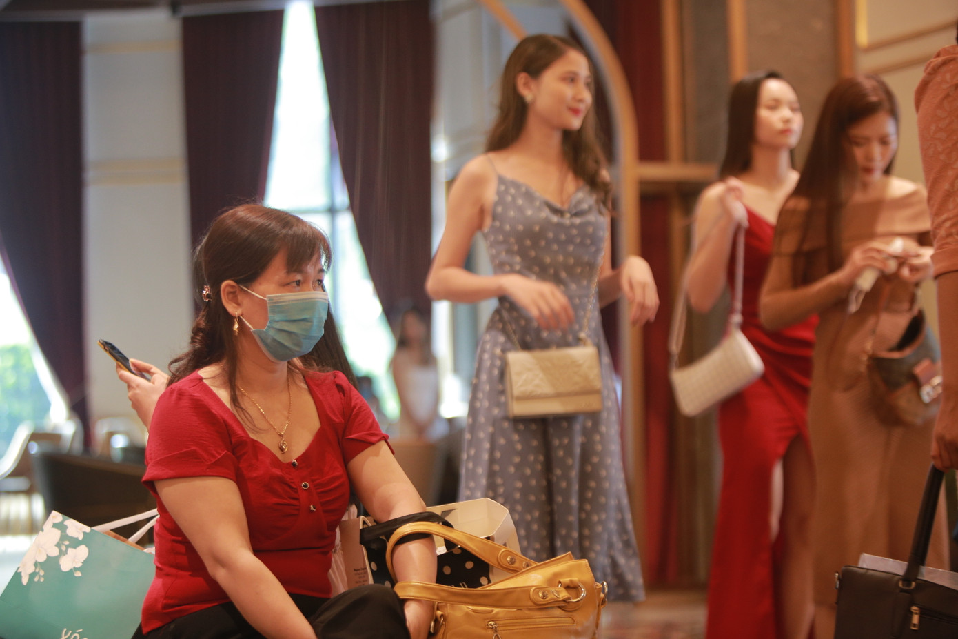 Thí sinh Hoa hậu Việt Nam bật khóc khi gặp Á hậu Thuỵ Vân và tiết lộ bất ngờ ảnh 7