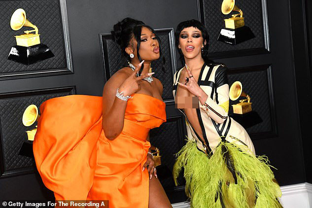 ‘Nóng mặt’ với bộ cánh hở bạo của Doja Cat tại Grammy 2021 ảnh 3