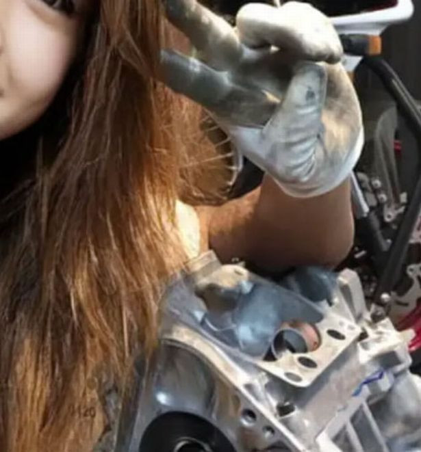 Sốc khi ‘nữ thần motor’ Nhật Bản lại là người đàn ông trung niên ảnh 8