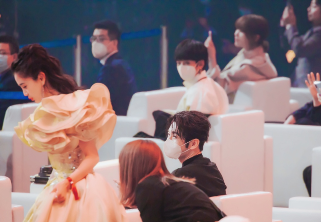 Động thái đáp trả của Angelababy trước nghi vấn ly hôn, nhà nội nuôi con ảnh 3