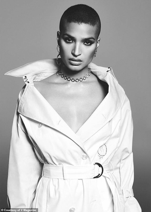 Mỹ nhân chuyển giới chụp ngực trần trên tạp chí, trải lòng về quá khứ đau đớn ảnh 3