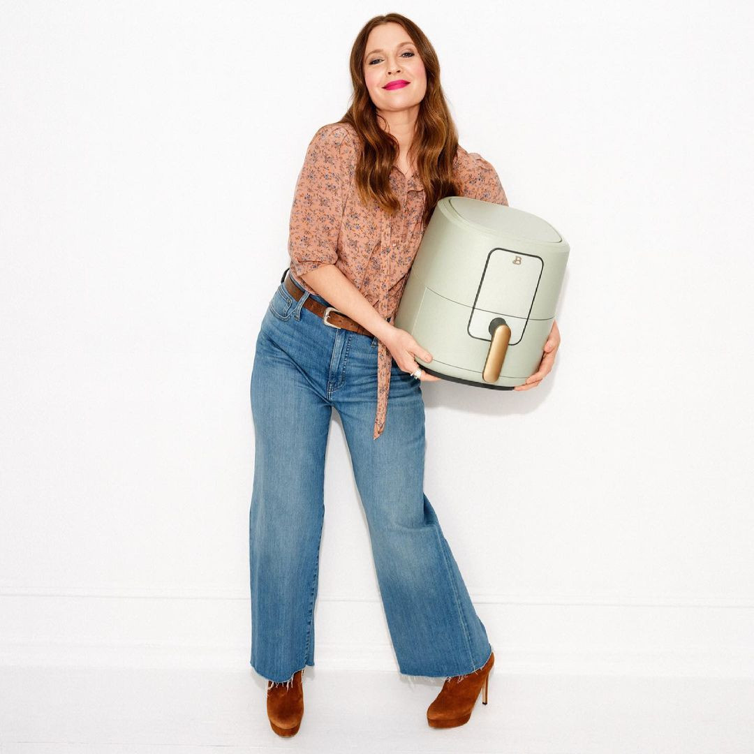 Sao ‘Những thiên thần của Charlie’ chân trần, ‘thả rông’ trên phố New York ảnh 5