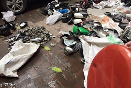 Chợ trời ở Hà Nội: Tấp nập mua bán, lấn chiếm lòng đường ảnh 3