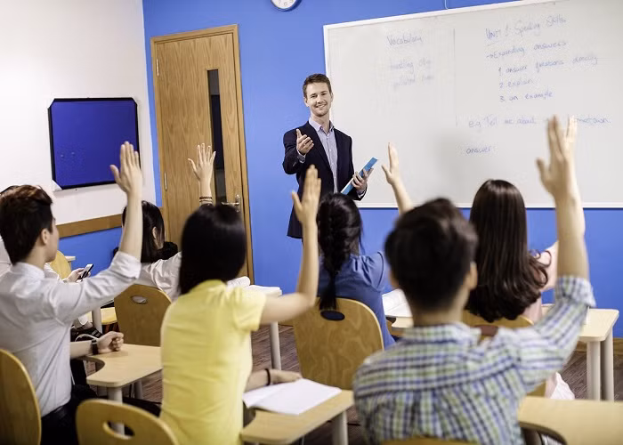 Giới trẻ thích thú với cây trái tim trồng trong khuôn viên của một trường Đại học ảnh 6 Giới trẻ thích thú với cây trái tim trồng trong khuôn viên của một trường Đại học ảnh 6