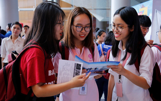 TP.HCM: ĐH Văn Lang công bố chính sách học bổng tuyển sinh hấp dẫn ảnh 1