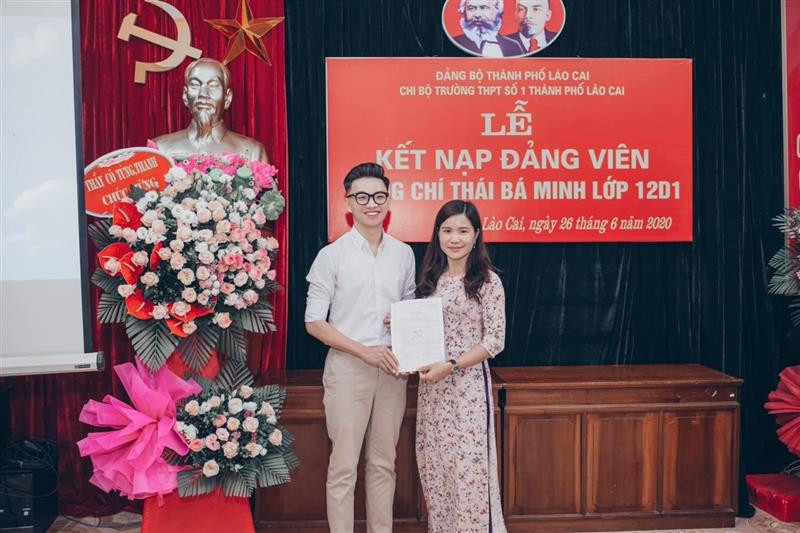 Chàng hotboy học giỏi, tài năng được kết nạp Đảng từ năm 18 tuổi. Thái Bá Minh - Hotboy Học viện Ngoại giao, từng được tuyển thẳng vào 5 trường Đại học ảnh 1