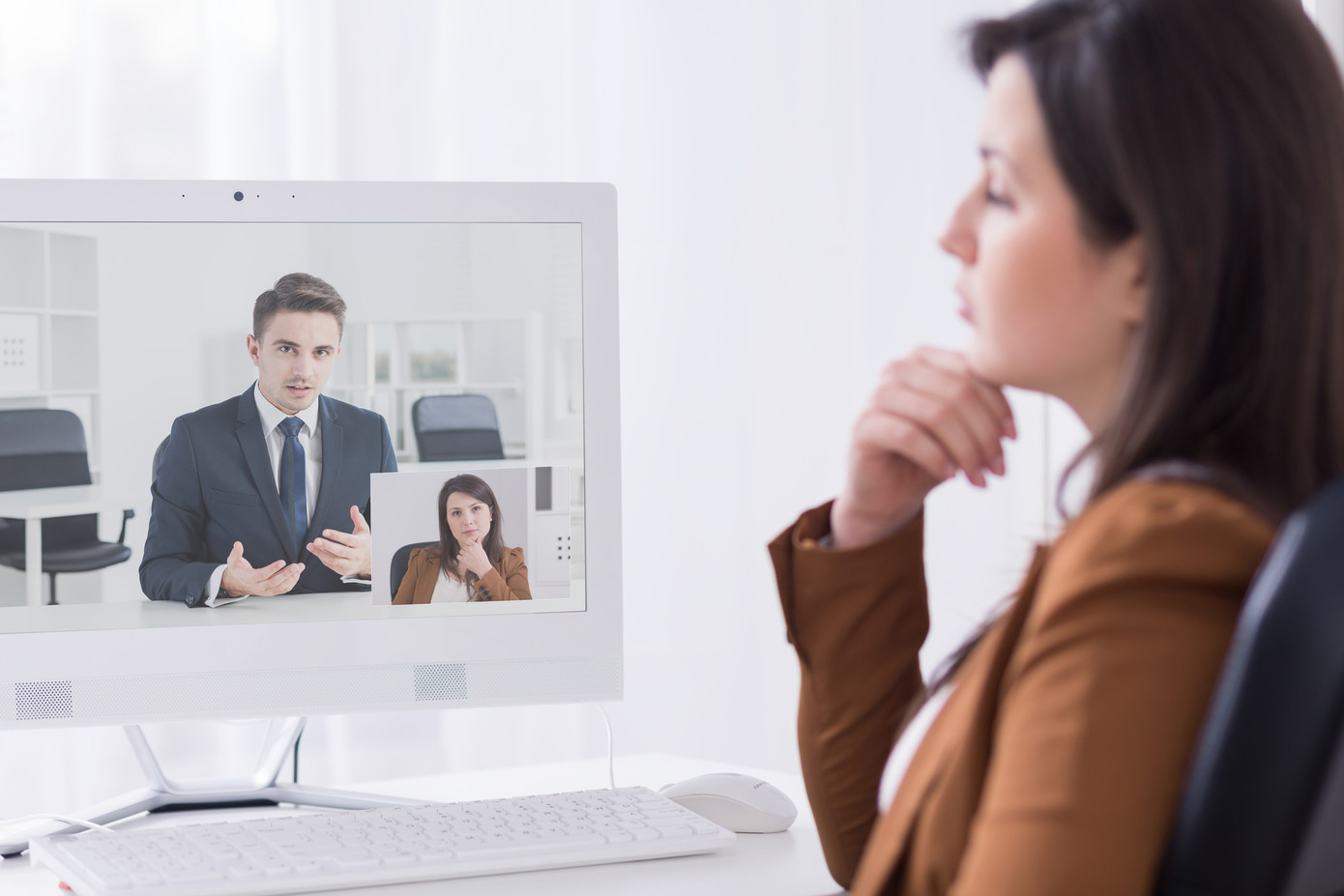 Hãy thật bình tĩnh, tự tin và chuẩn bị sẵn sàng nhất cho cuộc phỏng vấn online nha! Ảnh minh họa: Internet Mùa dịch bệnh dễ “viêm màng túi”, bí quyết nào để “săn” công việc bán thời gian như ý? ảnh 3
