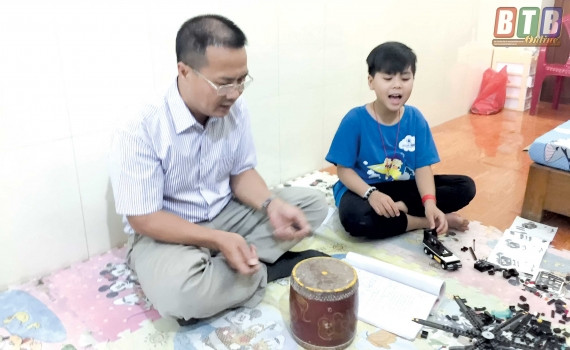 Khoe giọng chèo ngọt “lịm”, học sinh cùng quê Sơn Tùng gây “sốt” với bài ca nhớ trường ảnh 3