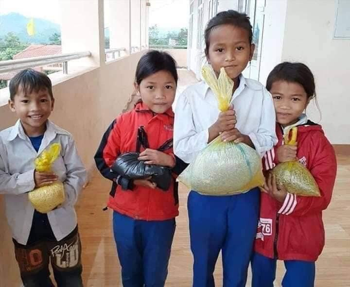 Rưng rưng trước những món quà trò vùng cao tặng thầy cô nhân ngày 20/11 ảnh 7